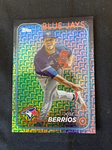 2024 Topps Series 1 - José Berríos #272 Holiday - Picture 1 of 2