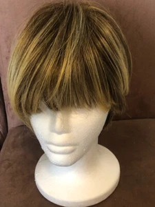 Paula Young short asymmetrical light brown with with highlights - Picture 1 of 4
