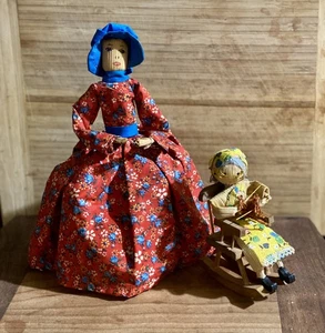 VINTAGE CORN HUSK DOLL PRIMITIVE FOLK ART ~ GRANDMA KNITTING & PRAIRIE LADY - Picture 1 of 9