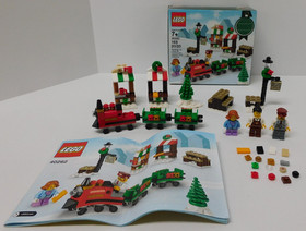 100% - 2017 LEGO Set 40262 CHRISTMAS TRAIN RIDE Market Man Conductor Minifigure+