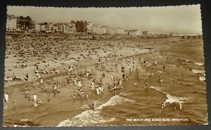 GREAT BRITAIN BEACH & KINGS ROAD BRIGHTON SUSSEX 1960 REAL PHOTO POSTCARD - Picture 1 of 2