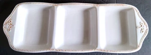HENN BY DESIGN PROVENCE IVORY&RUST EMBOSSED STYLIZED FLEUR de LYS OBLONG PLATTER - Imagen 1 de 3