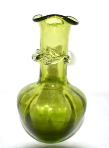 Vaso vintage vetro soffiato a mano applicato verde bolle d'aria 5" - Foto 1 di 3