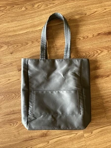 Bath & Body Works große graue Beuteltasche 15 x 11 1/2 neu mit Etikett - Bild 1 von 9