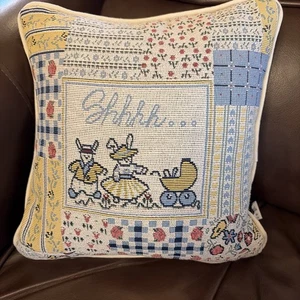 Cuscino Arazzo Riverdale 11"-The Jena Hall Collection-"Shhh..." Coniglietto - Foto 1 di 6