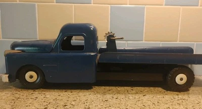 Restored Large Vintage 1950s Structo Pressed Steel Blue Flatbed Tow Truck 21" L - Image 1 of 4