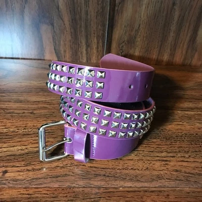 NUEVO Cinturón Púrpura, Tachuelas Pirámides de 3 Capas en Plata, Cuero Adhesionado, Unisex Talla L Foto 1 de 4