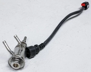 12670033 OEM Diesel Exhaust Fluid DEF Injector for 2500HD, 3500HD (6.6L diesel) - Picture 1 of 4