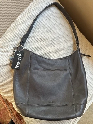 Bolso hobo para mujer The Sak de cuero con secuoya gris carbón, mediano Foto 1 de 4