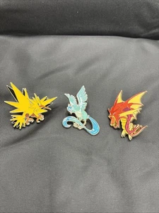 Lote de 3 prendedores de coleccionista Pokémon esmaltados  - Imagen 1 de 2