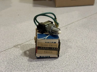 Interruptor de retroceso Nissan 720 1980-1986 NOS 25390-U6700 Foto 1 de 3