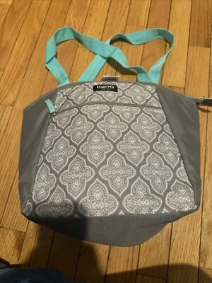 Bolsa de almuerzo Igloo Essential de 14 latas refrigerador - gris con correa verde Foto 1 de 3