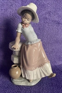 Lladro Black Legacy Collection #5158 “ A Step In Time “Girl With Vase No Box - Picture 1 of 8
