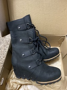 joan of arctic wedge black