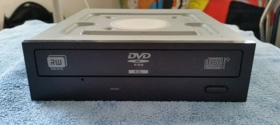 Philips & BenQ Black Bezel IDE DVD/CD R/W Optical Drive P/N: DH-16A1P14C - Image 1 of 3