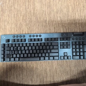 Logitech G915 LIGHTSPEED Wireless RGB - coming in box of g915x- light use - Picture 1 of 6