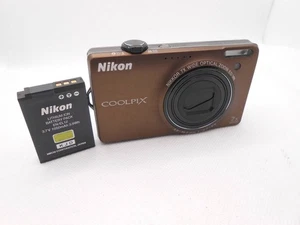 Nikon Coolpix S6000 marrone 16 megapixel fotocamera digitale compatta dal Giappone testata usata JP - Foto 1 di 5