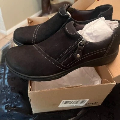 Clarks Para Mujer 9.5 M Nuevos Zapatos Sin Cordones de Cuero Gamuza Negros con Cremallera Foto 1 de 4