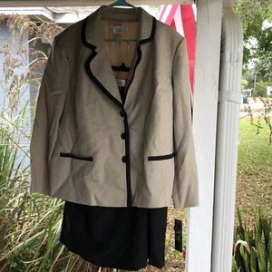 Le Suit Woman 2 Piece Jacket & Skirt 24W NWT - Picture 1 of 17