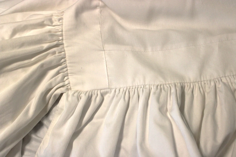 SUPERB HANDCRAFTED WHITE GATHERED BED SKIRT QUEEN DRAPERY FABRIC HEAVY CUSTOM - Image 1 of 4