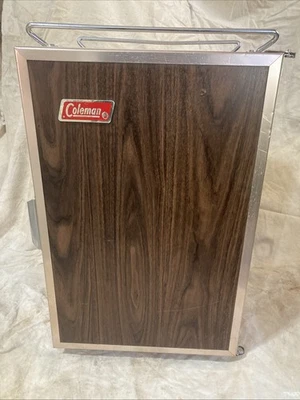 Antiguo enfriador Coleman vintage modelo 5257 enfriador vertical imitación madera 26 pulgadas x 16 x 16 pulgadas Foto 1 de 4