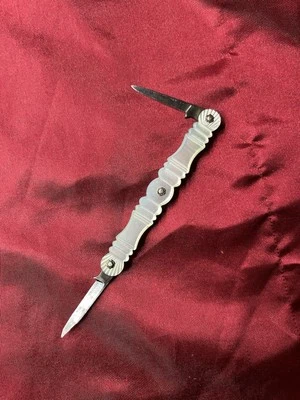 "CUCHILLO PLUMA INGLÉS DE LUJO DEL SIGLO XIX DE 3 1/8"" ALFILERES DE ROSAS ARCHIVO TRABAJADO RESORTE TRASERO"  Foto 1 de 4