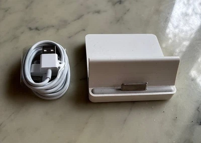 Apple USB A Ladestation Ipod / Ipad Halter mit Mic Ausgang - Image 1 of 4