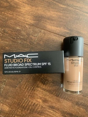 NIB MAC NW33 STUDIO FIX FLUID BROAD SPECTRUM FOUNDATION SPF15 NW33  1OZ/30ML - Image 1 of 4