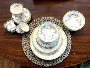 Vintage Royal Albert Dimity Rose Dinner Service For 4 Set 32pc Made England (16F - Picture 1 of 5