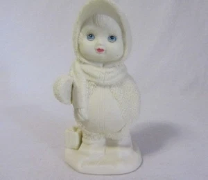 FIGURA INFANTIL PEQUEÑA CUBIERTA DE NIEVE DE PORCELANA COMO NUEVA EN CAJA - Imagen 1 de 4
