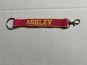 Ashley Cinturino Nome Ricamato Anelli Chiavi Portachiavi con Fibbia Rosa e Giallo - Foto 1 di 3