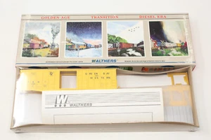 HO Walthers 932-4711 50' Waffle Side Box Car Green Bay & Western GBW 2729 Kit - Picture 1 of 7