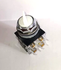GE CR104P 2-Position Selector Switch, w/ 2 NC & 2 NO Contacts & White Knob - Picture 1 of 3