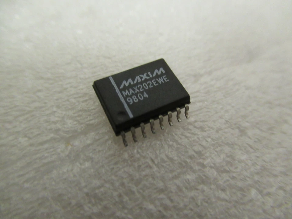 MAX202EWE (X2 CHIPS) MAXIM 2/2 Transceiver Full RS232 16-SOIC MAX202CWE MAX202 - Image 1 of 1