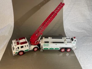 2000 Hess Spielzeug Feuerwehrauto Leiterrettung (siehe Hinweis) (1064) - Bild 1 von 2