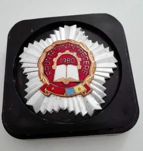 Vintage Rumänische Kommunistische Emaille Kokarde Sozialist Pin Anstecker 1980 Kommunismus Ära - Bild 1 von 7