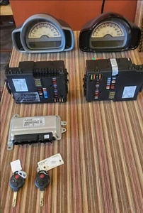 OEM SMART FORTWO W451 2008-2015 FRONT UNDER DASH SAM BCM FUSE BOX RELAY PANEL - Picture 1 of 3