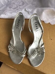BEAUTIFUL PAIR SPECIAL OCCASION/WEDDING SILVER STRAPY SANDALS RAVEL SIZE 5/38