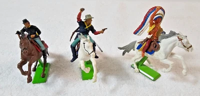 Gran Bretaña Detalle 1971 Caballería y Nativos Americanos Soldados de Juguete - 3 Figuras Montadas Foto 1 de 4