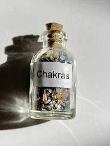 Chakren Mix Edelsteine Mini Edelsteinflaschen mit 8 verschiedenen Kristallen - Bild 1 von 7