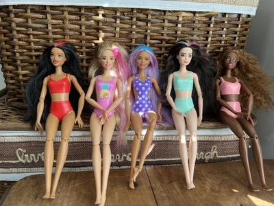 Lote de 5 bonecas articuladas Barbie Color/Cutie Reveal - Imagem 1 de 4