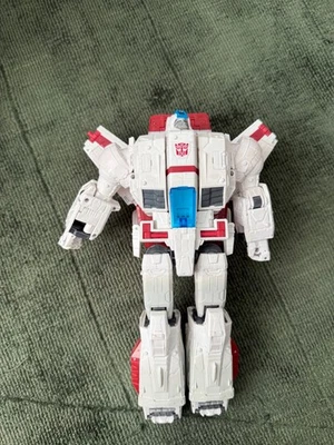 Figura de acción Hasbro Transformers WFC Commander Jetfire - WFC-S28 Foto 1 de 2