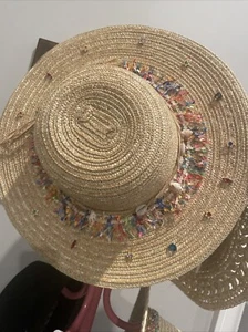 Schöne handgefertigte verzierte Strandmütze mit Muscheln Designs von Mojgan  - Bild 1 von 7