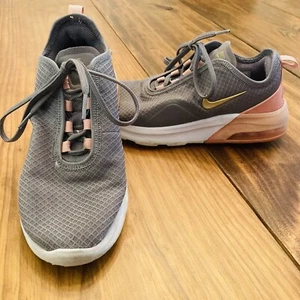 Nike Air Max Motion 2 Damen 7,5 grau & pink Sportschuhe kostenloser Versand - Bild 1 von 8