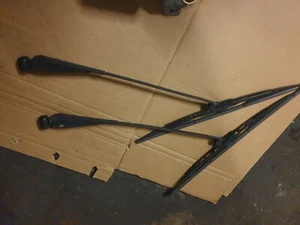 VW Golf 1 Cabrio Wischer Scheibenwischer 2x Arme Wischerarme - Bild 1 von 2