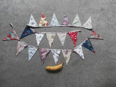 ditsy floral pequeño banderín 3 metros 20 banderas hechas a mano cada bandera 10cms x 15 cms Foto 1 de 4