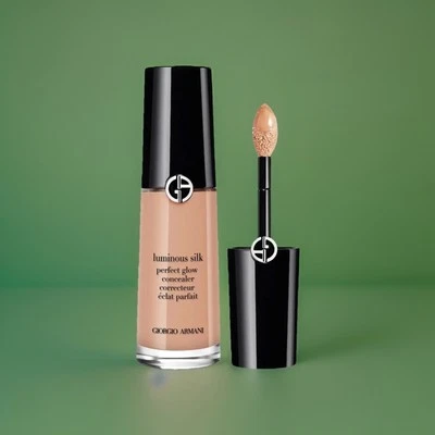 Giorgio Armani Luminous Silk Concealer 4.5 / 0.40 Oz - Image 1 of 3