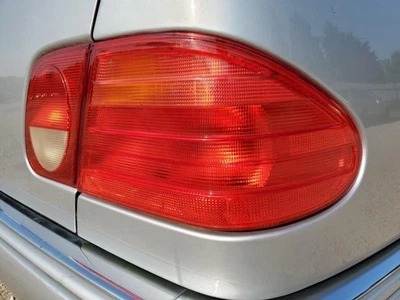 Luz trasera exterior pasajero derecho Mercedes Benz E320 W210 1996-1999 OEM Foto 1 de 4