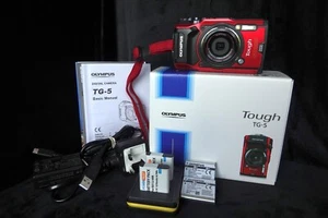 Olympus Tough TG-5 Underwater Camera, 4 Batteries & charger - Picture 1 of 5
