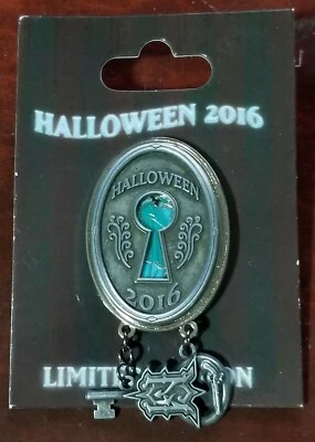 Disney Halloween 2016 Haunted Mansion Lock and Key: Dueling Ghosts - Imagem 1 de 2